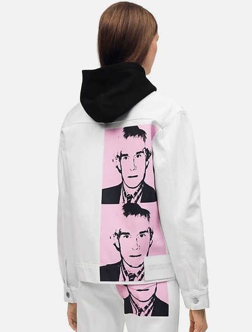 Chaqueta vaquera blanca de la colección de Calvin Klein dedicada a Andy Warhol