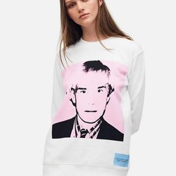 Sudadera blanca de la colección de Calvin Klein dedicada a Andy Warhol