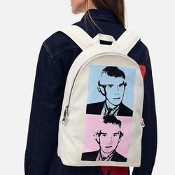 Mochila de la colección de Calvin Klein dedicada a Andy Warhol