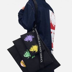 Carteras de la colección de Calvin Klein dedicada a Andy Warhol