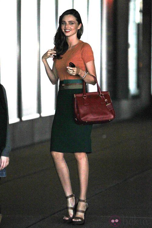Miranda Kerr con look working girl