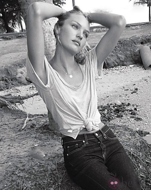 Candice Swanepoel con la mirada puesta en el horizonte