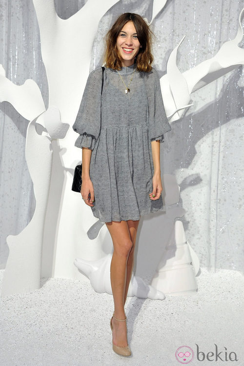 Alexa Chung con vestido babydoll de rayas