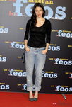 Blanca Suárez con jeans baggis y camiseta negra