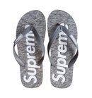 Chanclas en color gris de la colección de Supreme 2018
