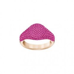 Anillo con piedras en color fucshia de la nueva colección de verano de Swarovski 2018