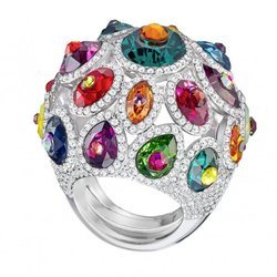 Anillo de piedras de colores de la nueva colección de verano de Swarovski 2018