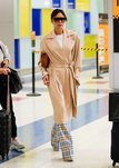 Victoria Beckham con un look estilo pijamero en Nueva York