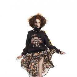 Sudadera y falda de la colección otoño/inverno 2018-2019 de Desigual