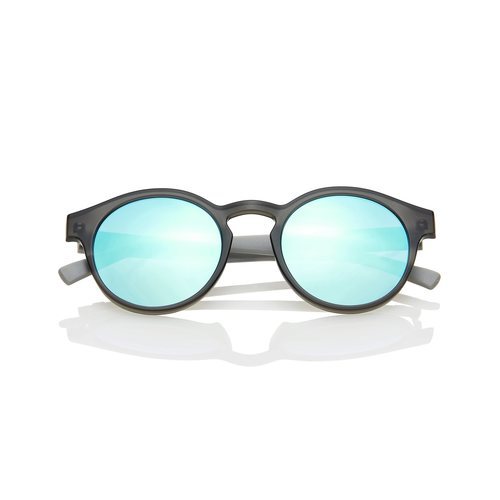 Gafas oscuras de la colección primavera/verano 2018 de Benetton