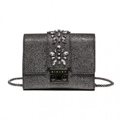 Bolso con cadena de la colección otoño/invierno 2018-2019 de Sisley
