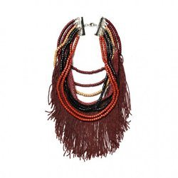 Collar de flecos de la colección otoño/invierno 2018-2019 de Sisley