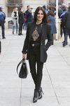 Penélope Cruz con una camiseta de Versace en las calles de Madrid