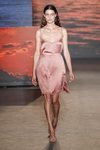 Vestido de seda rosa de TCN primavera/verano 2019 en la 080 Barcelona Fashion Week