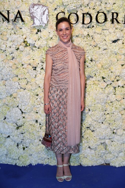 Raquel Sánchez Silva con un vestido rosa cuarzo en un evento de Harper's Bazaar