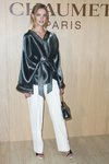 Natalia Vodianova con un conjunto oversize en la presentación de la exposición 'Tesoros de África' 2018