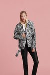 Cazadora con un estampado bicolor de la lujosa firma Nyden 2018