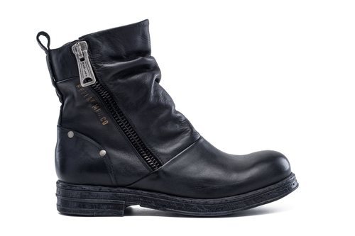 Botín negro plano de la nueva colección otoño/invierno 2018/2019 de Replay