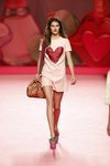 Mono rosa de Ágatha Ruiz de la Prada en Madrid Fashion Week primavera/verano 2019