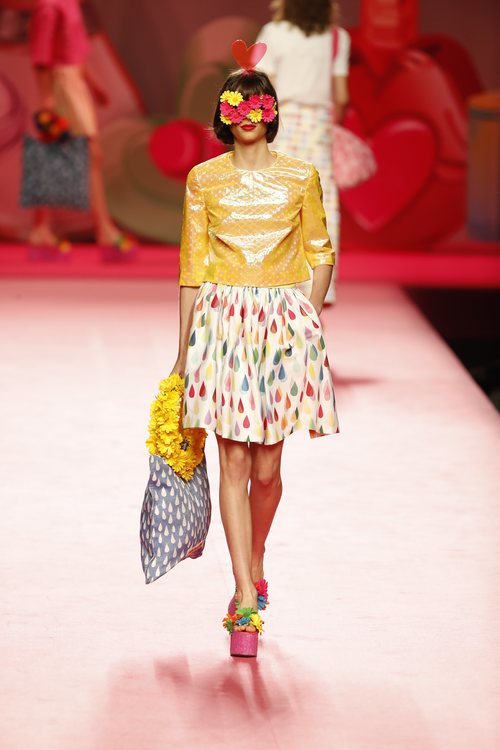 Blusa de plástico de Ágatha Ruiz de la Prada en Madrid Fashion Week primavera/verano 2019