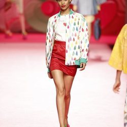 Bomber con estampado de lluvia de Ágatha Ruiz de la Prada en Madrid Fashion Week primavera/verano 2019