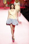 Vestido de rayas de Ágatha Ruiz de la Prada en Madrid Fashion Week primavera/verano 2019