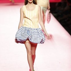 Vestido de rayas de Ágatha Ruiz de la Prada en Madrid Fashion Week primavera/verano 2019