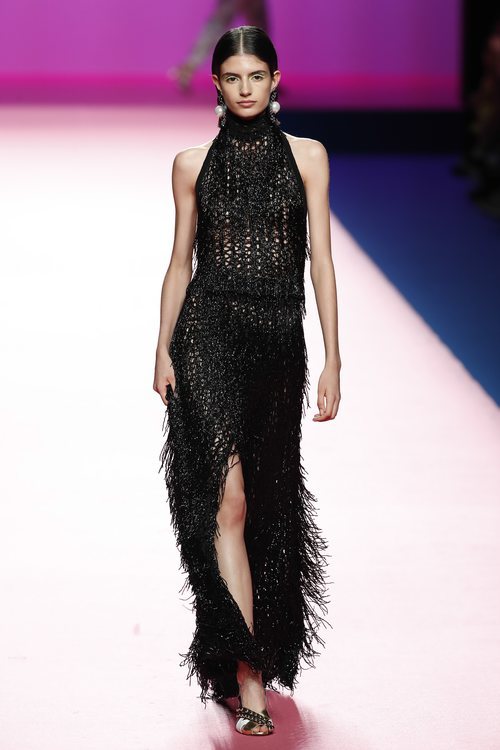 Vestido negro de María Escoté en Madrid Fashion Week primavera/verano 2019