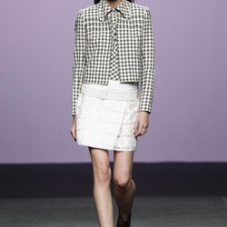 Chaqueta de cuadros de Roberto Torretta en Madrid Fashion Week primavera/verano 2019