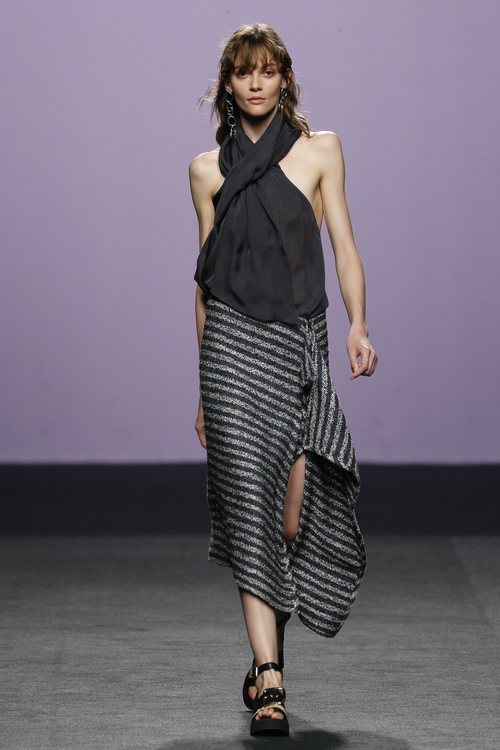 Falda asimétrica de Roberto Torretta en Madrid Fashion Week primavera/verano 2019