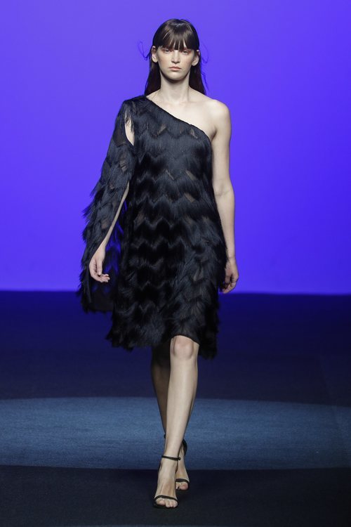 Vestido de flecos de Roberto Torretta en Madrid Fashion Week primavera/verano 2019