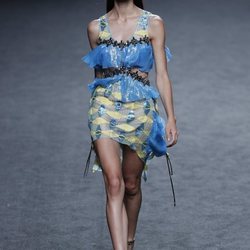 Vestido corto asimétrico de Custo Barcelona en Madrid Fashion Week primavera/verano 2019