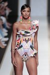 Bañador asimétrico del desfile de Dolores Cortés en Madrid Fashion Week primavera/verano 2019