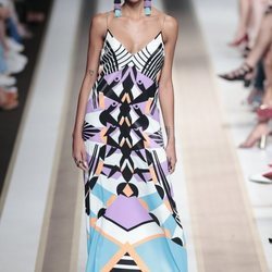 Vestido largo con estampado geométrico del desfile de Dolores Cortés  en Madrid Fashion Week primavera/verano 2019