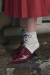 Botín de mujer en color burdeos y blanco de la colección primavera/verano 2019 de Salvatore Ferragamo