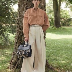 Total look de mujer en tonos beige  de la colección primavera/verano 2019 de Salvatore Ferragamo