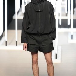 Pantalón corto y chaqueta de Juanjo Oliva primavera/verano 2019 en la Madrid Fashion Week