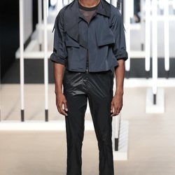 Pantalón brillante de Juanjo Oliva primavera/verano 2019 en la Madrid Fashion Week