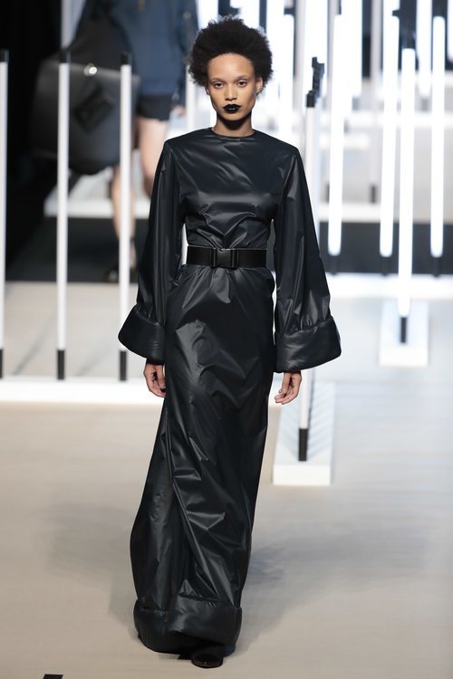 Vestido largo de Juanjo Oliva primavera/verano 2019 en la Madrid Fashion Week