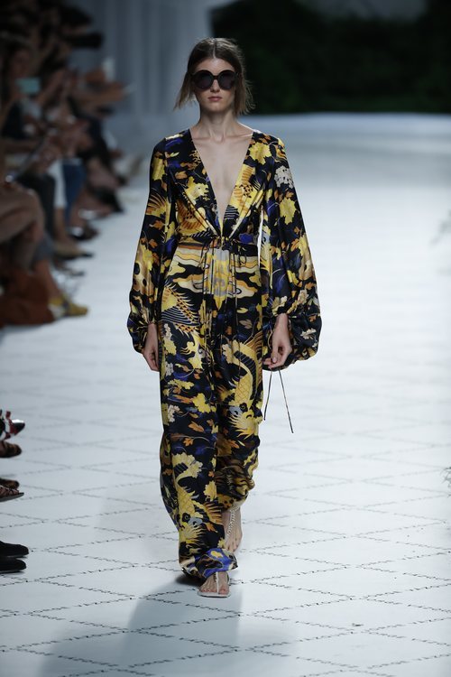 Kimono estampado de Jorge Vázquez primavera/verano 2019 en la Madrid Fashion Week