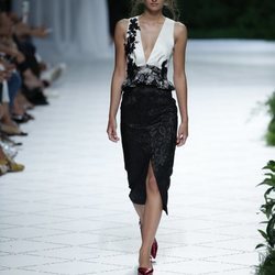 Vestido bicolor de Jorge Vázquez primavera/verano 2019 en la Madrid Fashion Week