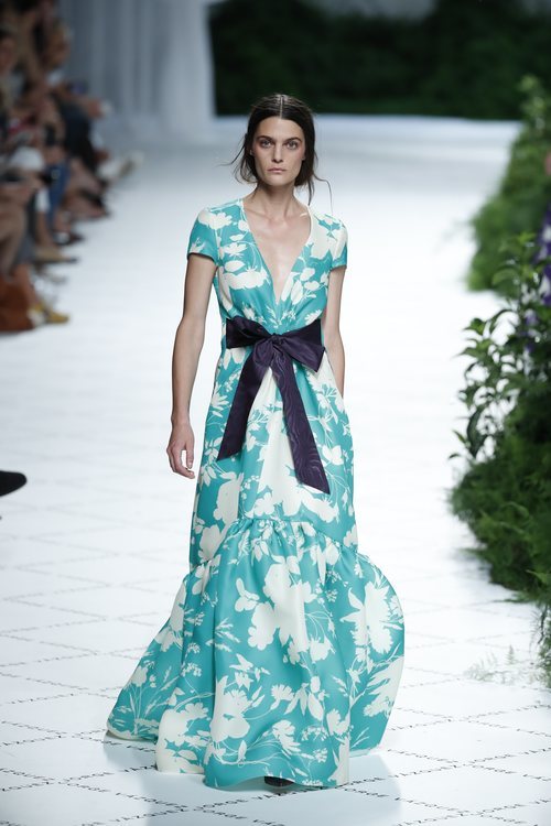 Vestido de color verde agua de Jorge Vázquez primavera/verano 2019 en la Madrid Fashion Week