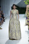 Vestido amarillo de Jorge Vázquez primavera/verano 2019 en la Madrid Fashion Week