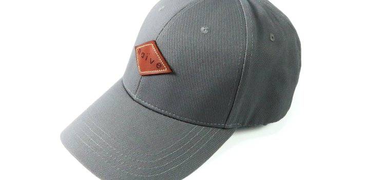 Gorra gris de la marca Naïve de la colección 'Summer Essentials'