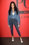 Winnie Harlow con un 'total look' vaquero en el evento de la nueva fragancia de Ralph Lauren en Nueva York 2018