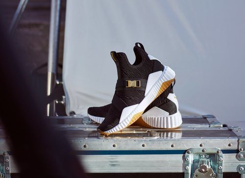 Zapatillas 'Defy Mid' de Puma por Selena Gomez