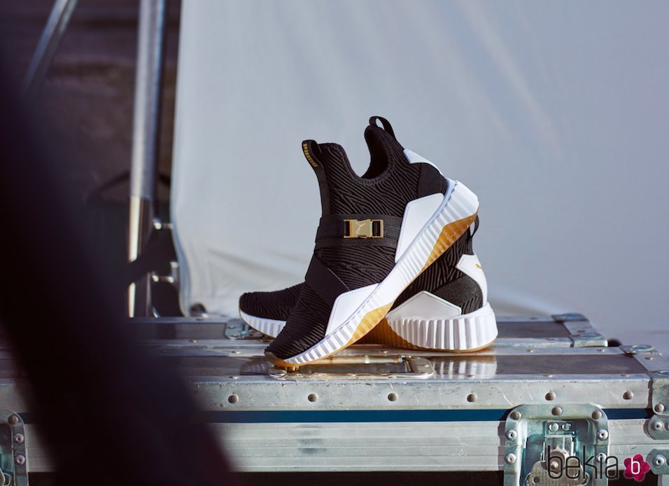 Zapatillas 'Defy Mid' de Puma por Selena Gomez