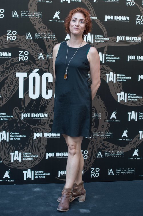 Celia Blanco con un vestido negro en la premiere de 'Tócate' en Madrid 2018