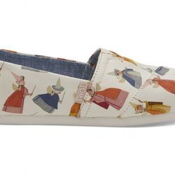 Alpargatas con el estampado de las hadas de La Bella Durmientes de Disney x Toms 2018