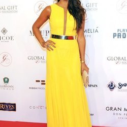 Lorena Bernal con  un vestido amarillo en la Gala Global Gift en Marbella 2018